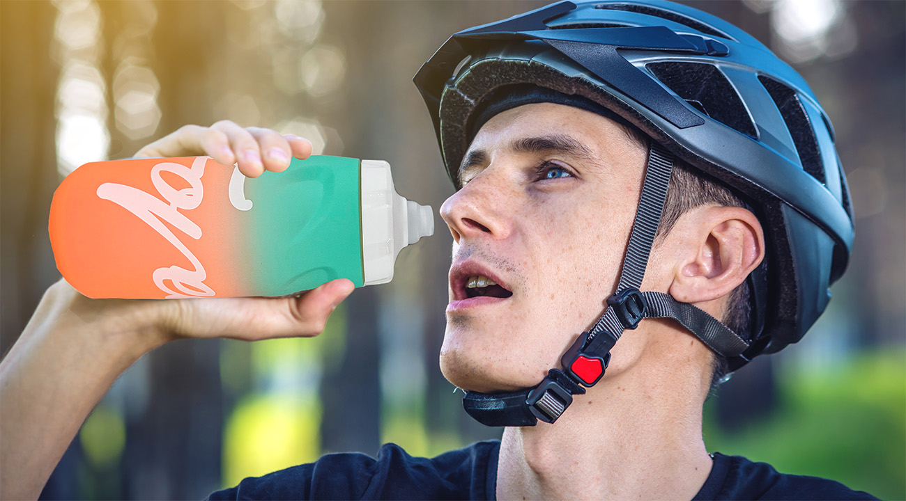 ¿Qué se debe beber mientras se practica ciclismo?